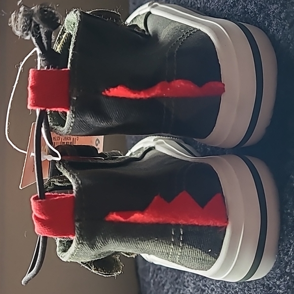 BNWT 5T high-top camo shoes - Picture 3 of 5